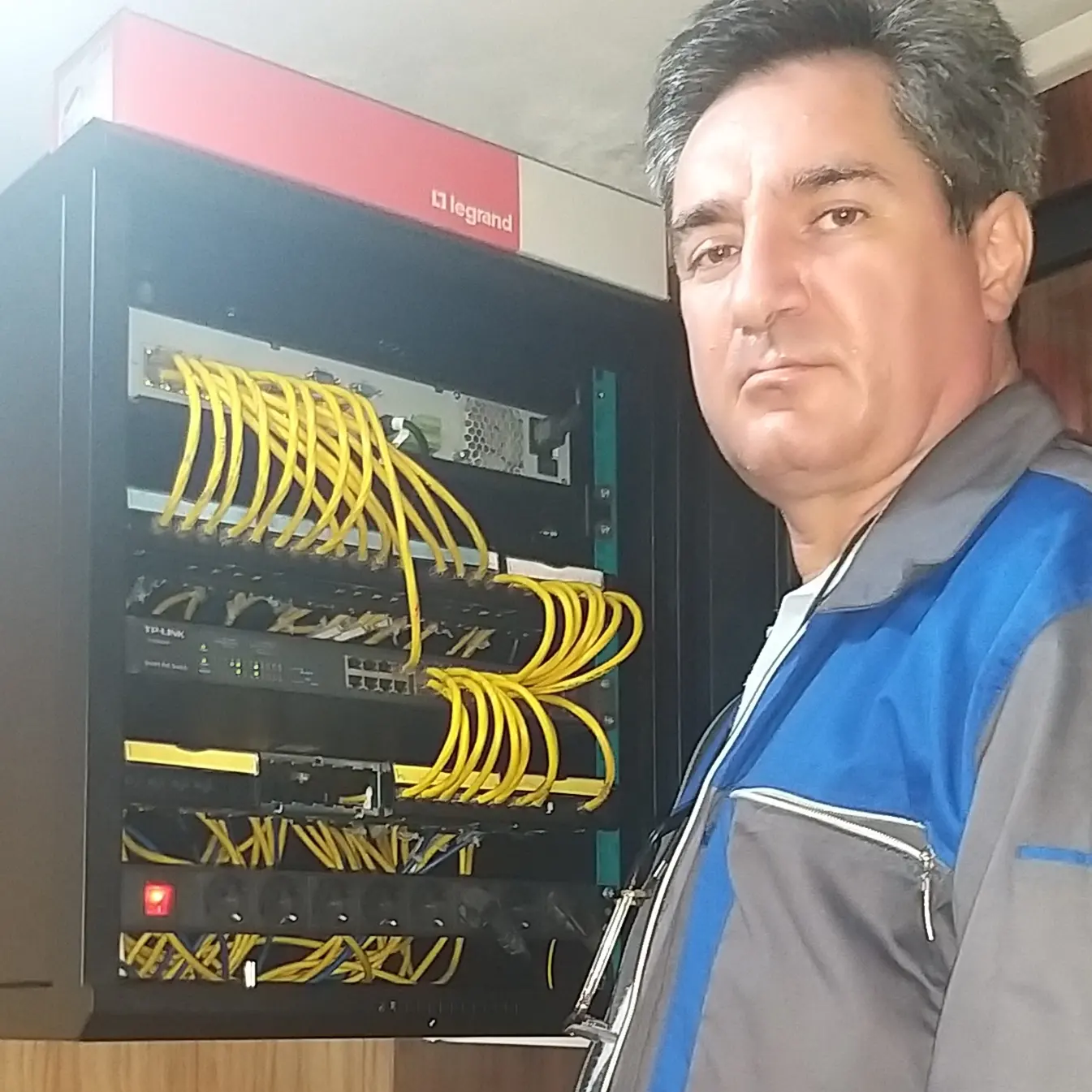 خرید و فروش نصب حرفه ای دوربین مداربسته شبکه آرایش رک و تجهیزات شبکه همتی 09123611190