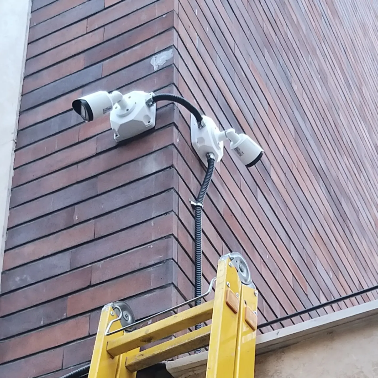 خرید و فروش نصب استاندارد و حرفه ای دوربین مداربسته شبکه آرایش رک با تجهیزات همتی 09123611190